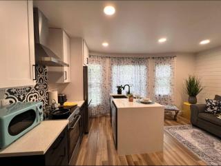 Sacred Heart HospitalHuckleberrysMin to Dwntn - 4