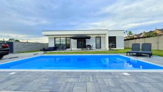 Klimatizovaný Apartmánový dom s bazénom, 10B - Senec - 0