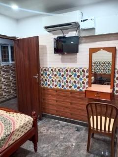 PPH LIVING Mahalaksmi Lodging - Arakkonam - 6
