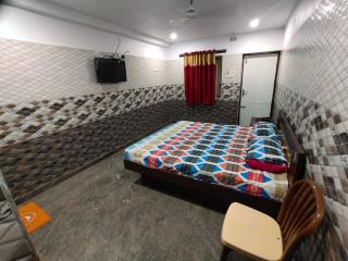 PPH LIVING Mahalaksmi Lodging - Arakkonam - 3