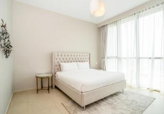 HomesGetaway - Sophisticated 3BR with Maids Room in Downtown - Dubai - 1