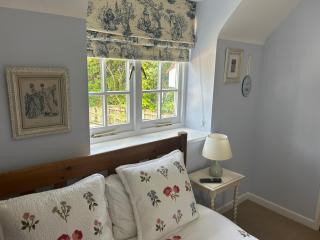 Longbarn House - - 2