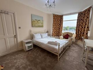 Spacious 4-Bedrooms Solihull Home ideal for Contractors - 7