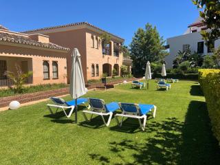 2-Bed 10min to Puerto Banus w Pool Bbq & Parking - Marbella - 3