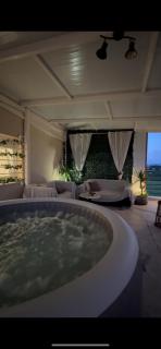 Luxury suite with Jacuzzi - Epanomi - 7