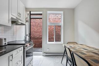 The Prestige Stay Chic and Bright 3BR in NDG - Montréal - 7