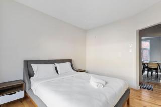 The Prestige Stay Chic and Bright 3BR in NDG - Montréal - 5