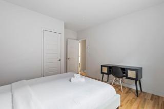 The Prestige Stay Chic and Bright 3BR in NDG - Montréal - 1