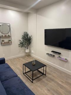 Stunning 3-Bedroom Home in MTL NDG - Montréal - 9