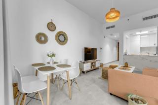 Waves - Rustic Chic 1 BR Retreat in Vibrant JVC - 2