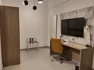 VOGO Grand Hotel Formerly Best Western Plus Hotel Dubai Academic City - Dubai - 9