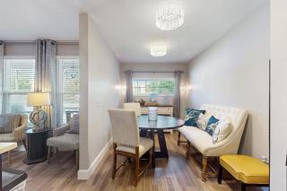 Chic Coastal Cottage - 7