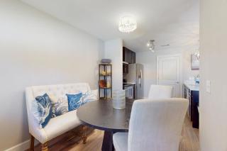 Chic Coastal Cottage - 6