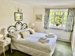 Thatched Cottage - Sleeps 6 with Countryside Views - Dorchester - 1