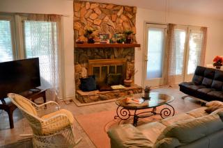 Cozy Cabin on 1 acre wooded lot - in Apex near Raleigh - Apex - 3