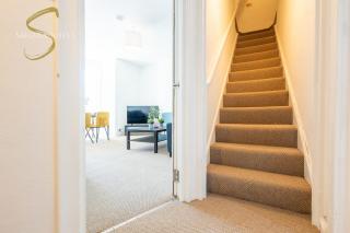 New - Stylish 4-BED Newport - FREE Parking - Newport - 5