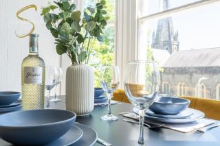 New - Stylish 4-BED Newport - FREE Parking - Newport - 2