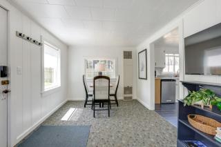 Walk to Beach and Dtwn Frankfort Cottage with BBQ - Frankfort - 5