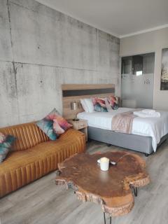 Menlyn Maine Trilogy Apartment 611 - 0