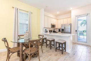 Seaweed Bay Cottage With Hot Tub Near Disney And Margaritaville Resort Island H2O Access - 8061Dr - Orlando - 2