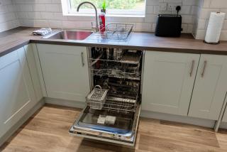 Double room in brand new 5 bed home with WiFi & TV BW Room 3 - Solihull - 4