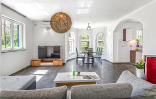 Amazing Home In Labin With Wifi - 8