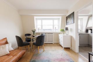 Top Floor 1BR with Balcony, Earls Court 2mins to Tube - 4