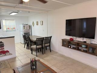 Kid-Friendly/ Walk to Playground 2-bedroom house in Gulf Breeze with WiFi and AC - Gulf Breeze - 8