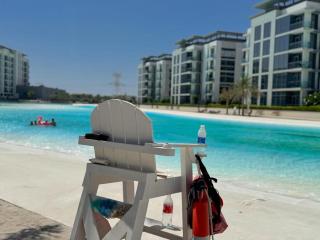Stunning Central 2BR Lagoon View & Private Beach - 1