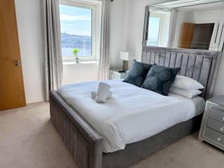 Luxury Waterfront Apartment With Panoramic View - Cardiff - 7