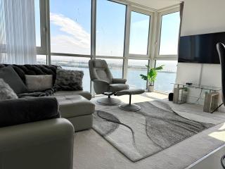 Luxury Waterfront Apartment With Panoramic View - Cardiff - 6