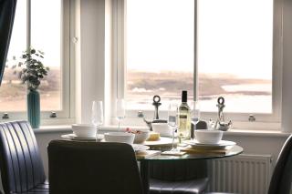 Sea View Serenity Breath taking sea view sleeps 4 - 5