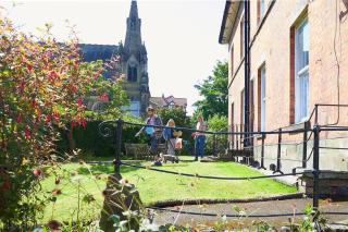 Queen Margarets Lodge - 4