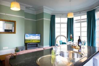 Queen Margarets Lodge - 2