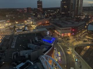 Rotunda Luxury Skyscraper Apartment in the Heart of Birmingham city Centre - 9