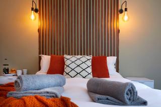 The Court Yard Apartment - Fantastic location! - 1