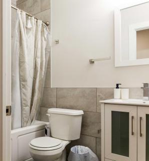 Spacious 4BR Home wBackyardSleeps 8Full Kitchen - 5