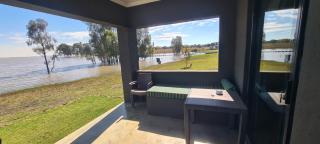 Waterfront Cottage 121 - - 1