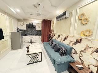 Cozy King-Size 1 Bed Room - Lahore - 5