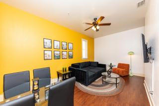 30A Haven King Bed Suite with Free Parking, Spacious Pool & Balcony View - 4