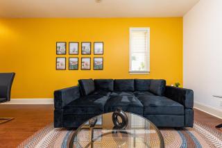 30A Haven King Bed Suite with Free Parking, Spacious Pool & Balcony View - 8