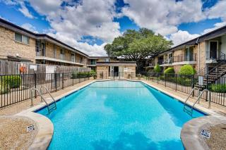 Condo 9 Mi to Dtwn Dallas: BBQ By the Pool! - 9