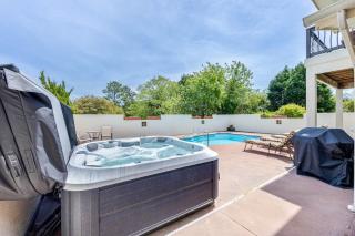 Pool Hot Tub and Mins to Beach - Southern Shores - 7