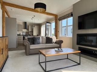Luxury Lodge Retreat with Hot Tub - Stewarts Resort 19 - St Andrews - 7