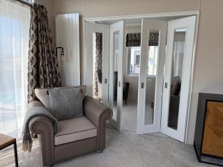 Luxury Lodge Retreat with Hot Tub - Stewarts Resort 19 - St Andrews - 3