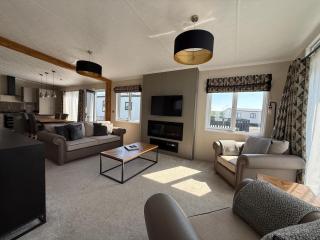 Luxury Lodge Retreat with Hot Tub - Stewarts Resort 19 - St Andrews - 2
