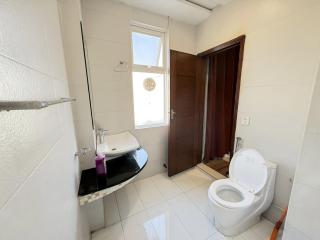 Cozy King-Size 1 Bed Room - Lahore - 2