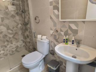 Cozy Bungalow with Private Terrace and Communal Pool in Torrevieja - Torrevieja - 2