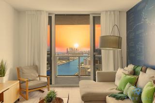 Infinite View Balcony Pool Gym - Hallandale Beach - 9