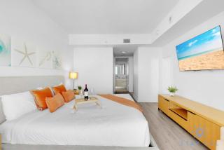 Condo Retreat with Stunning Views and Amazing Pools - Hallandale Beach - 2